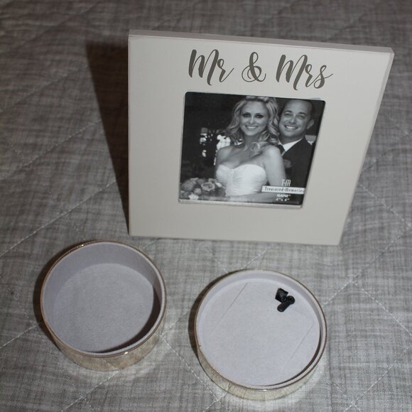 ❄️5/$25🎄Wedding Frame & Trinket Box Add Pictures - Picture 2 of 2